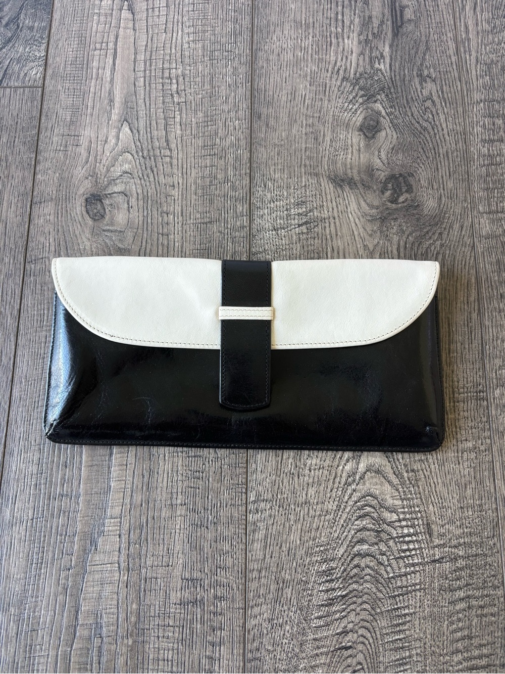 Vntg 90’s Hobo international Classic Black and White Leather Clutch wallet
